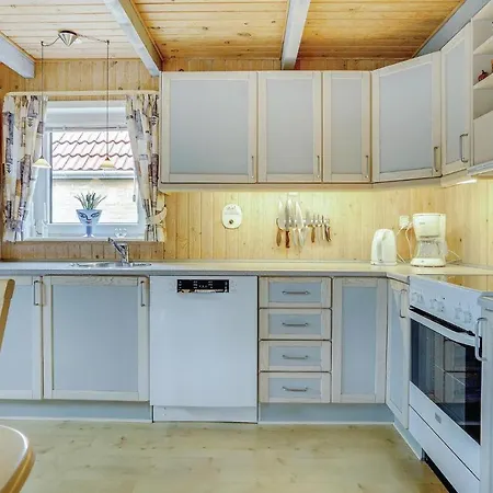 Stunning In W/ Sauna And 4 Bedrooms Hébergement de vacances Blåvand